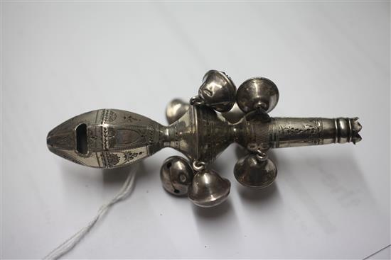 A George III silver childs rattle, 11cm.